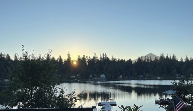 Charming 1 bedroom cabin on Lake Bosworth. Close to historic downtown Snohomish in Snohomish