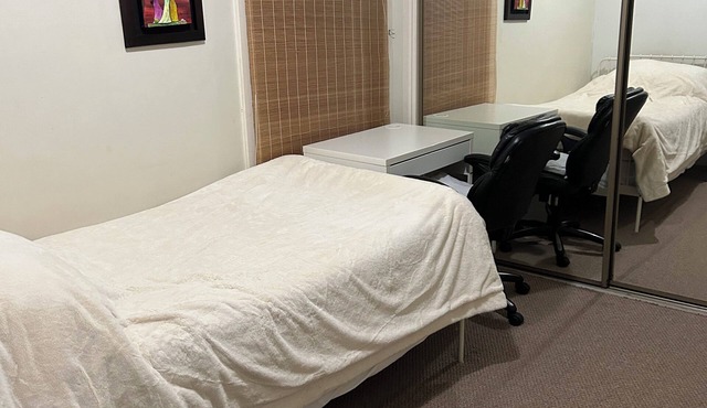 Charming 1-bedroom house in beautiful Toronto with WiFi
