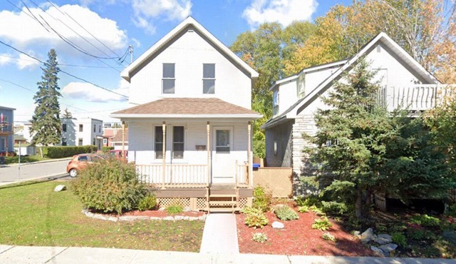 Charming 2-bed private single family house