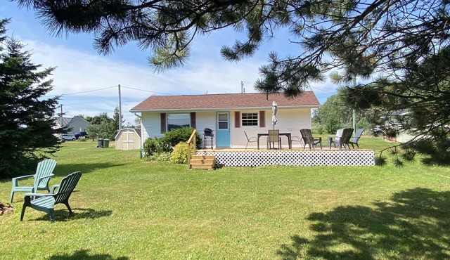 Charming 2 bedroom cottage close to all amenities.