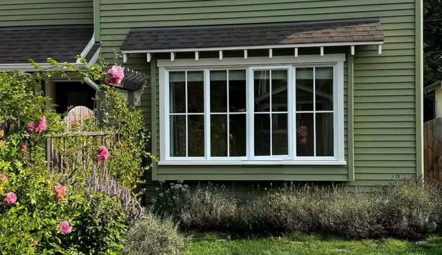 Charming 2-bedroom Duplex with WiFi and AC in Courtenay