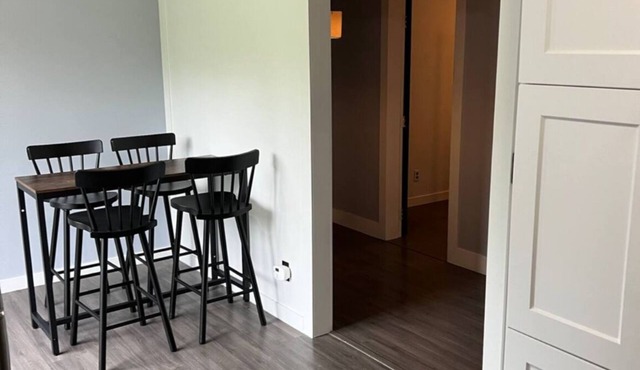 Charming 2-bedroom house in delightful Kelowna with WiFi, AC