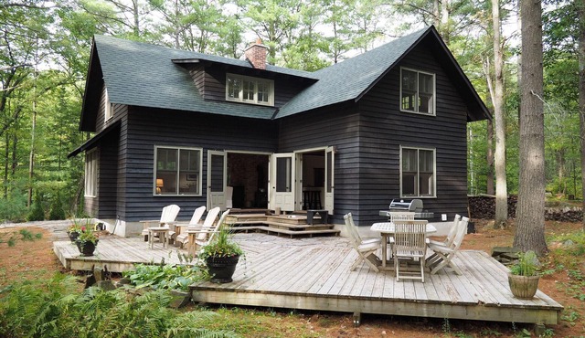 Charming 3 bdrm Cottage + 3 bdrm Guest House on Muldrew Lake!