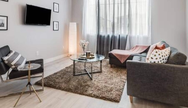 Charming 3BR Getaway | A/C | 15m to YYC/Hwy