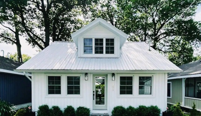 Charming Beach House Minutes From Beach