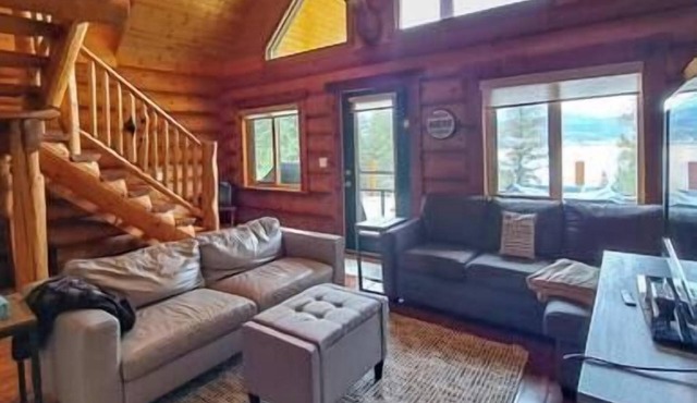 Charming Cabin/Close to Lake/Fire Pit/3 BDRM