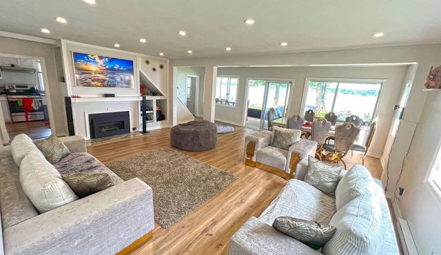 Charming Cottage on Lake Simcoe