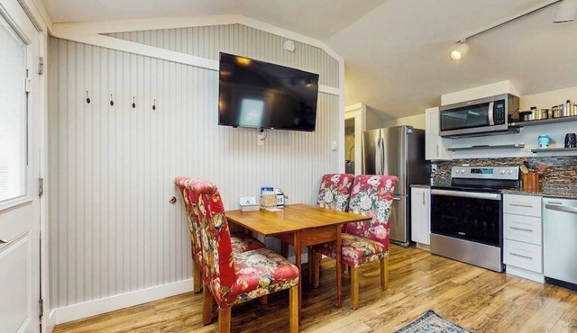 Charming, Dog-Friendly Cottage w/Shared Pool - Walk to the Ocean in Kennebunk