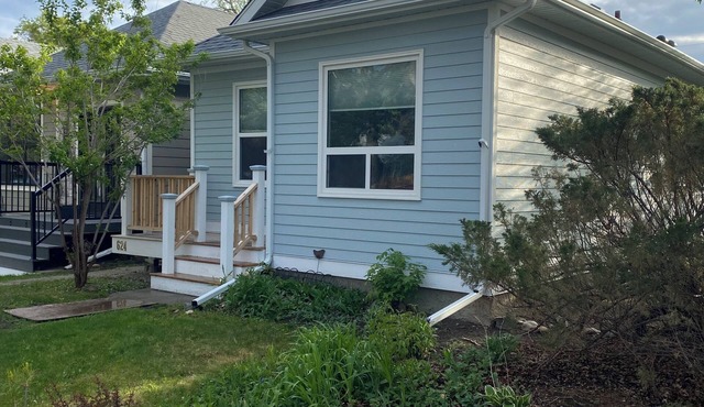 Charming home in Lethbridge with piano, beautiful neighborhood, central location