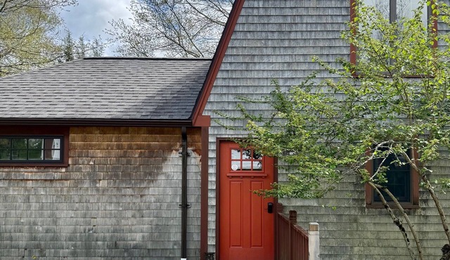 Charming in-town apartment in scenic Blue Hill village near Acadia National Park in Blue Hill
