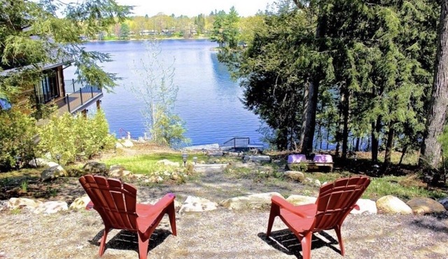 Charming Lakefront Bala Cottage