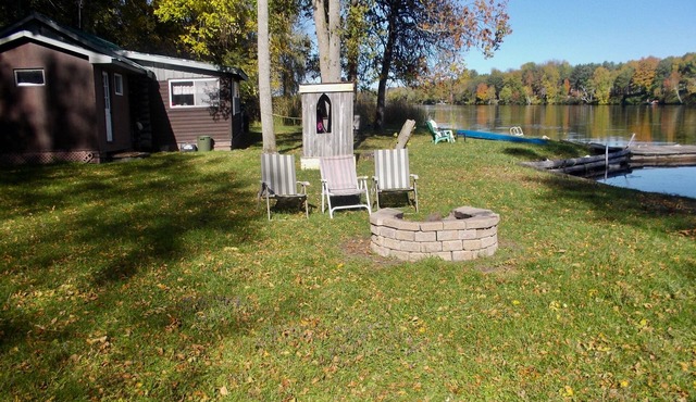 Charming Riverside Cottage Retreat in Historic Merrickville, Ontario