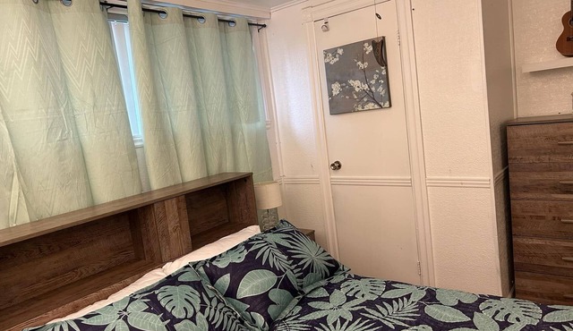Charming room in a bungalow with AC and WiFi in welcoming Blainville.
