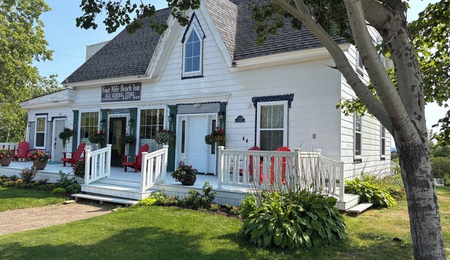 Charming Room in a Historic 1880s Inn · Cabot Trail & Aspy Bay