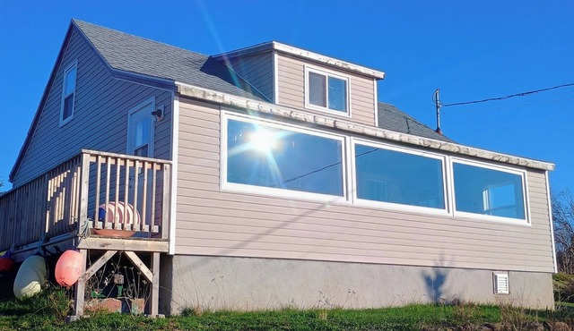 Charming Seaside Getaway with Spectacular Views