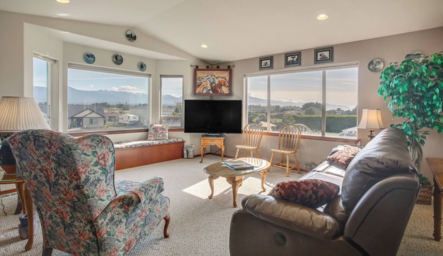 Charming Sequim House w/Olympic Peninsula Views! in Sequim