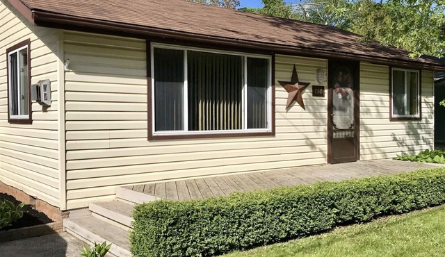 Charming Southampton Cottage - just steps to South Beach!