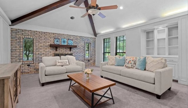 Charming Stylish 4-bedroom house with in serene Allen in Allen