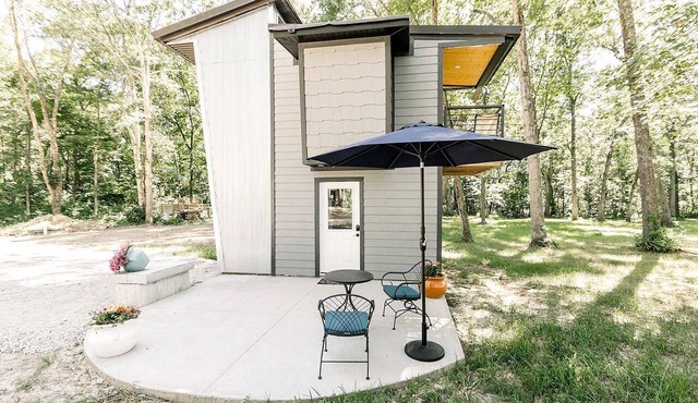 Charming Tiny House near Owensville, Missouri - Perfect for a Romantic Nature Escape in Canaan Township