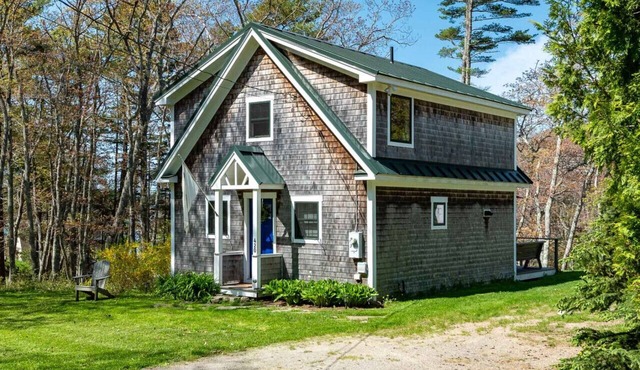 Charming Waterfront Cottage