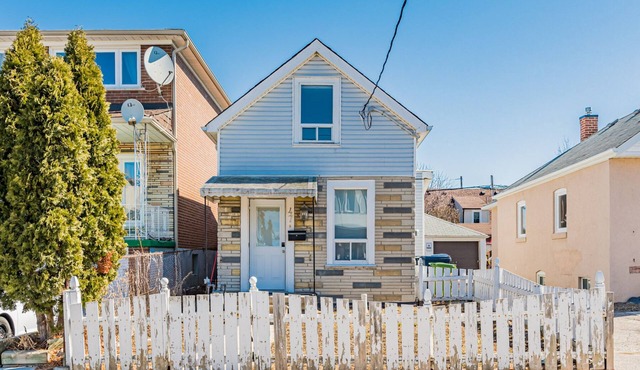 Cheerful 2-bedroom home with free parking
