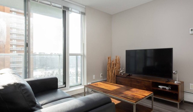 Chic 1BR Apt with Rooftop Patio near Jasper Avenue
