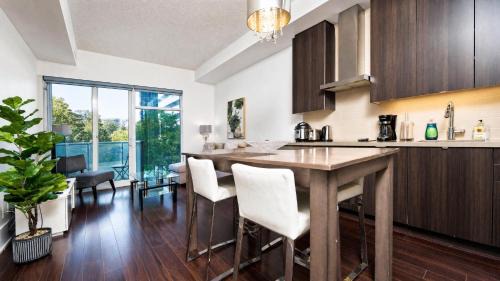 Chic 1BR Suite - Harbourfront Nearby