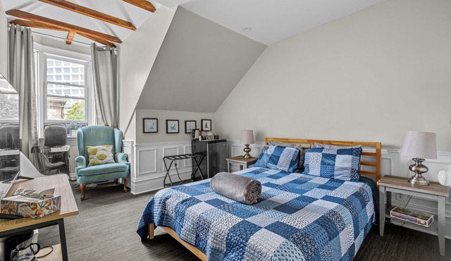 Chic Loft suite with WiFi & AC in historic downtown town Halifax near waterfront
