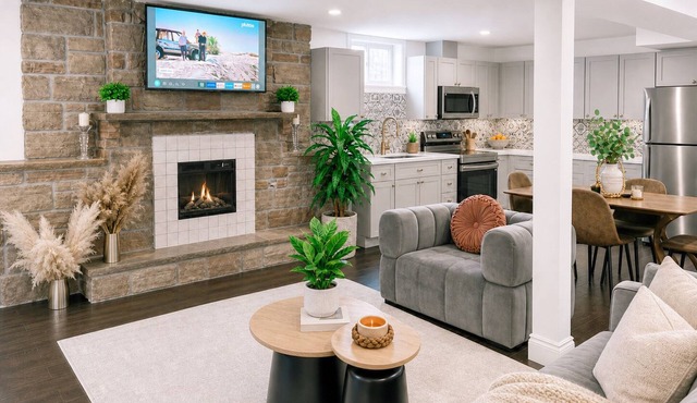 Chic Spacious 2BR Home Near Yonge St
