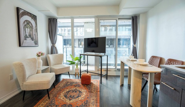 Chic Studio APT w/private balcony & fast Internet