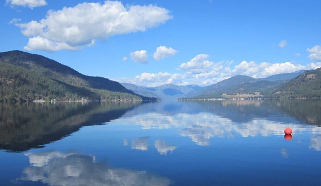 Christina Lake Cottage - Private Home w/ Sandy Beach