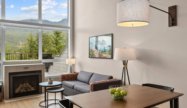 Christmas in Whistler! Walk to the slopes from huge 2 bedroom + loft chalet