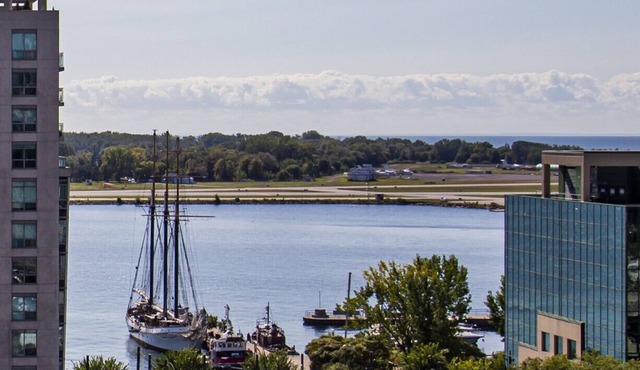 City living with Lake View