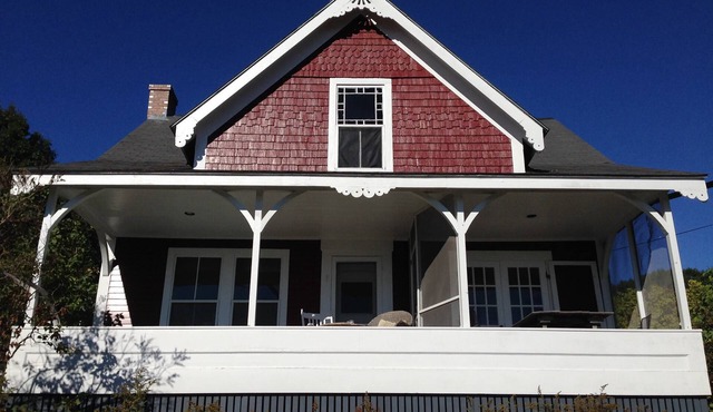 Classic Summer Cottage With Full Amenities For Your Maine Island Vacation! in Chebeague Island