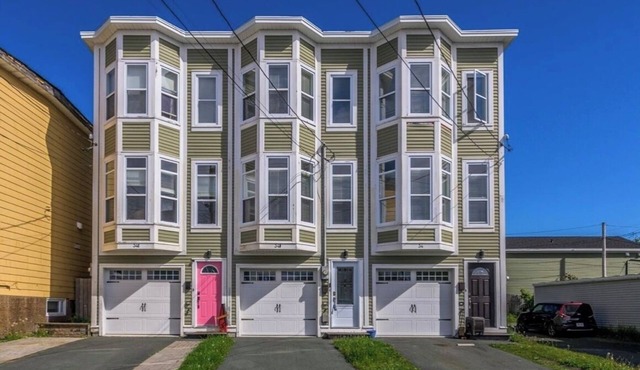 Classy Modern Home-Downtown St Johns with Garage