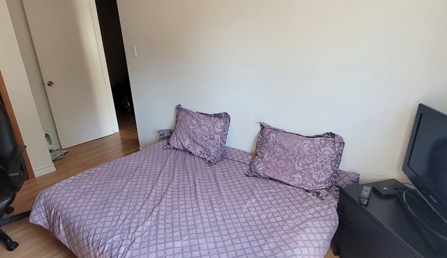 Clean and cozy private room.