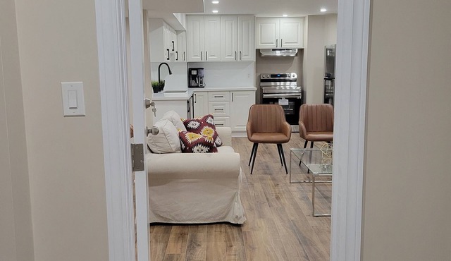 Clean and Modern Guest Suite in Whitby