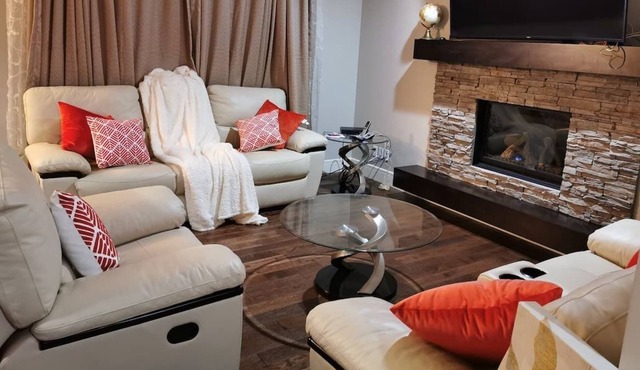 Clean & Cozy 2BD, I.5 BR Room house in S Calgary