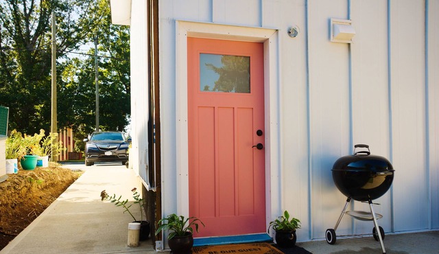 Clean & cozy guest suite in the heart of Courtenay