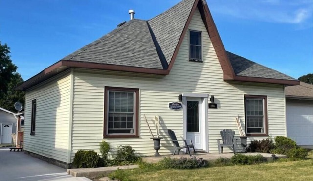 Clemens' Cottage, a charming 3-Bed Historic Home in Central Southampton