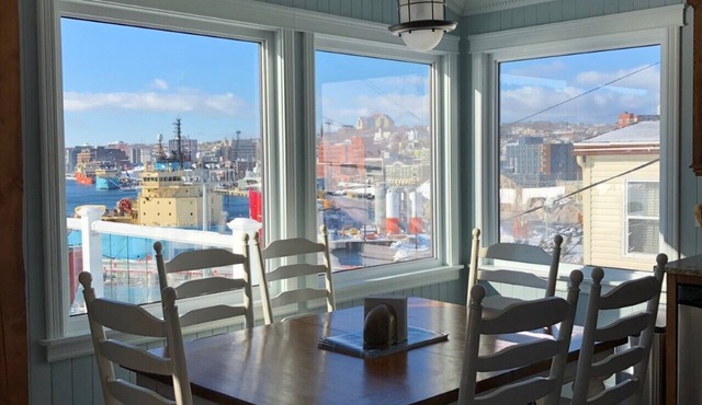 Cliffside Cottage With Ocean, Harbour, City And Cliffside Views