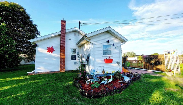 close to beach .high speed wifi,BBQ,firepit. dog friendly.