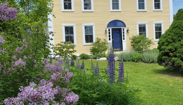 Close to Round Pond Harbor and all that mid-coast Maine has to offer!