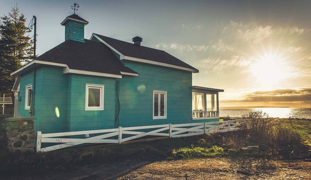 Coastal Charm with River View | La Capitainerie