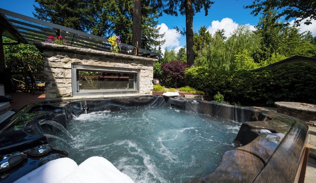 Coastal Retreat with Private Hot Tub White Rock
