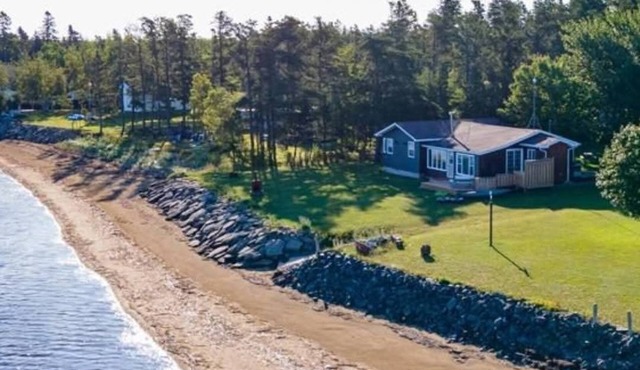 Coastal Vista - Year-Round Beachfront Getaway on the Gulf of St. Lawrence
