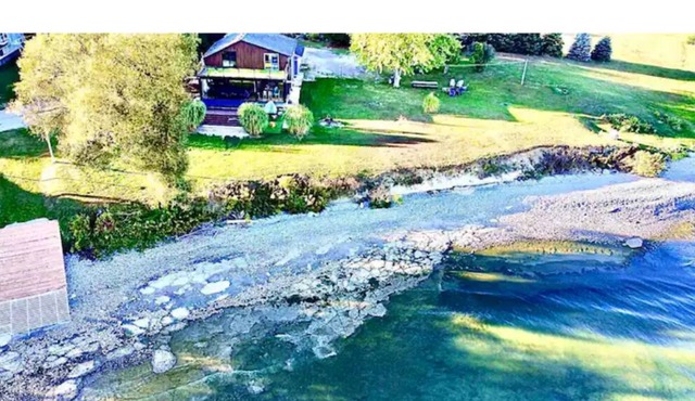 Cobourg Paradise - Lakehouse w/ Hot Tub, 5min to St.Anne Spa