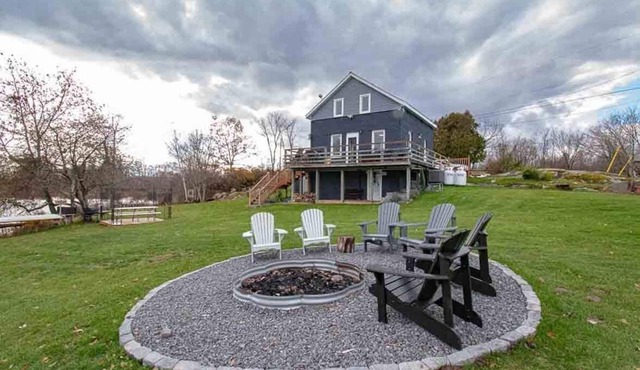 Cole Lake Retreat - Three Bedroom Cottage, Sleeps 9