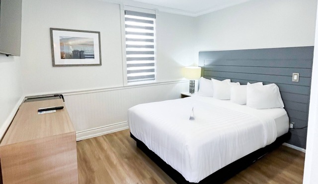 Colonial Hotel & Suites - Standard Queen