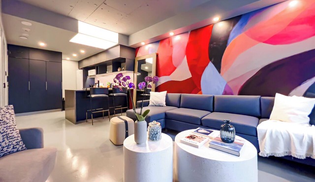 Colorful Loft with All Amenities
